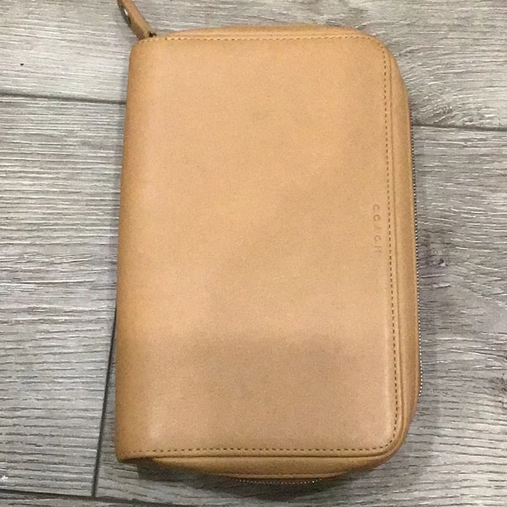 Coach Camel Tan Leather Vintage PDF Zip Wallet
